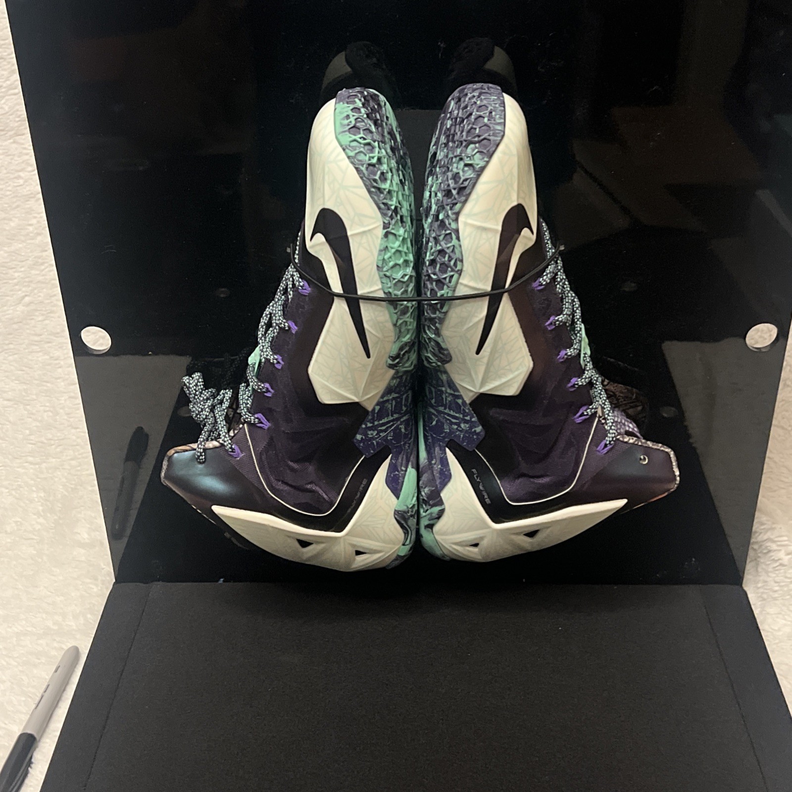 647780-735 LeBron James F&F 1-50 Pairs