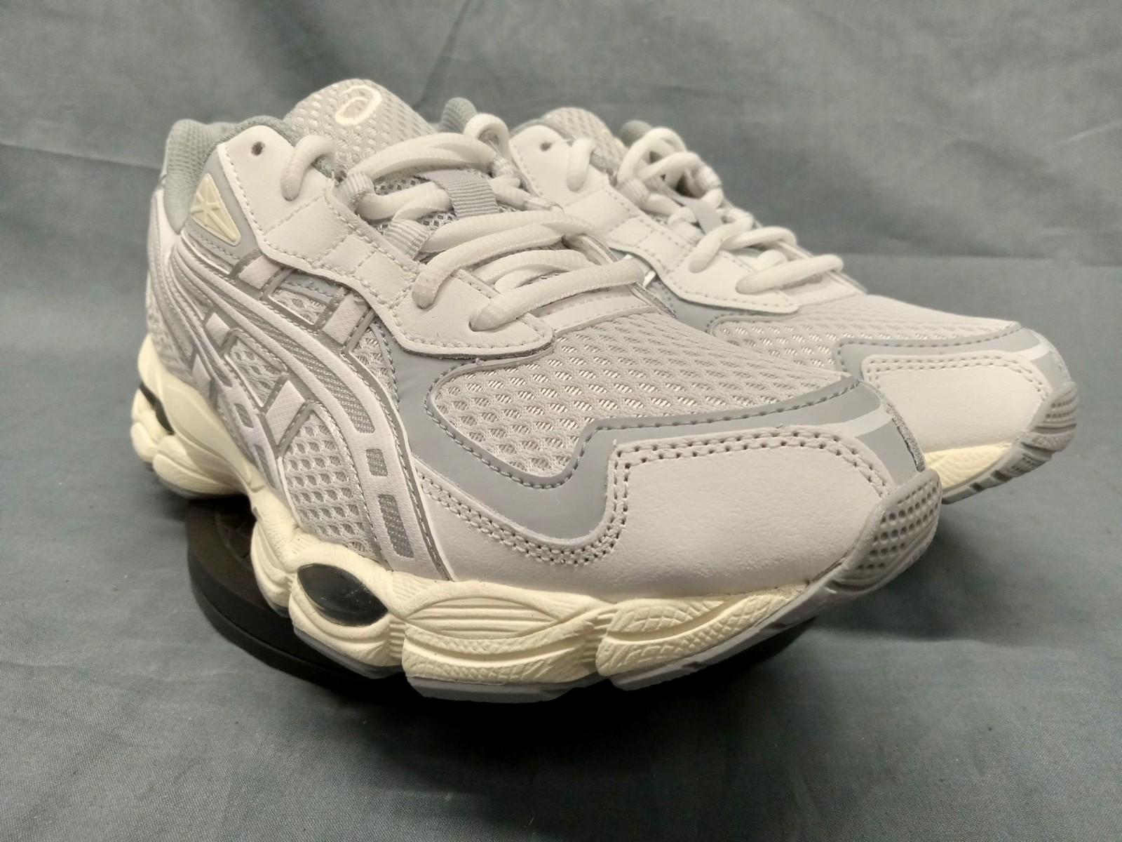 ASICS GEL-NYC 2055 Running Sneaker Glacier Grey White Boys Size 6.5 NEW NO BOX!