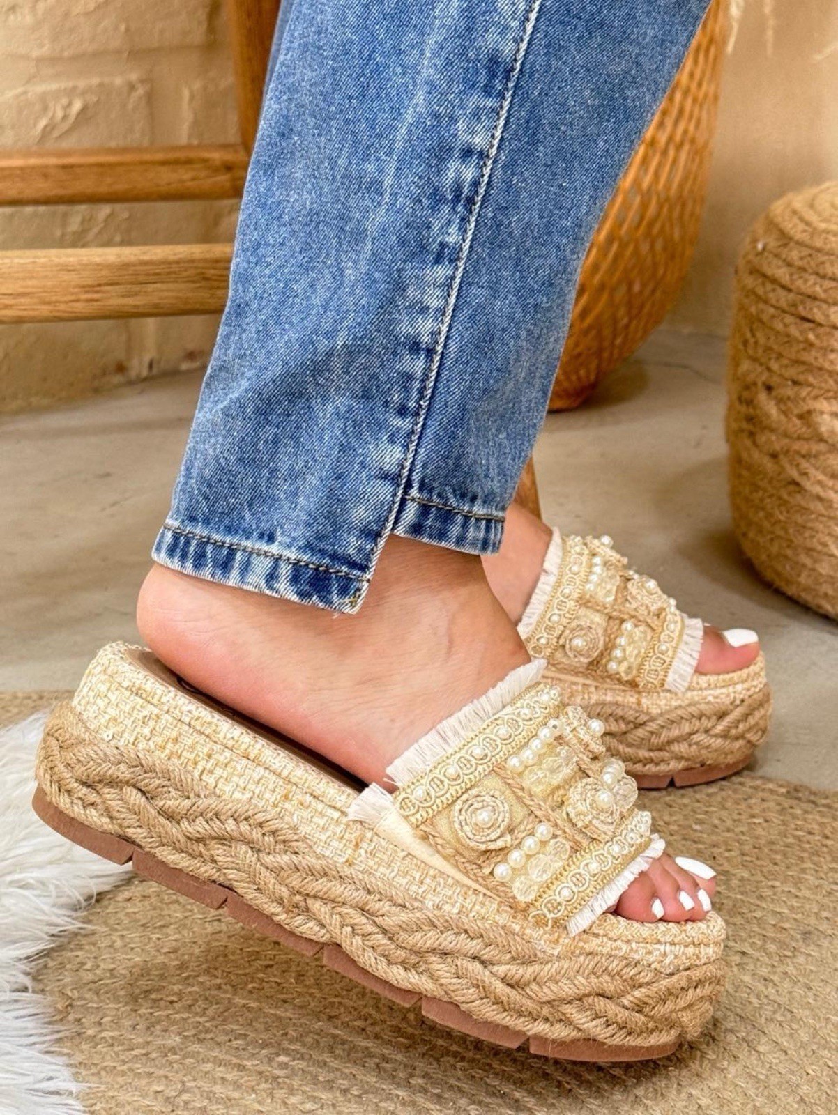 soantha Women’s Beige Espadrille Platform Slide Sandals Pearl Strap 9