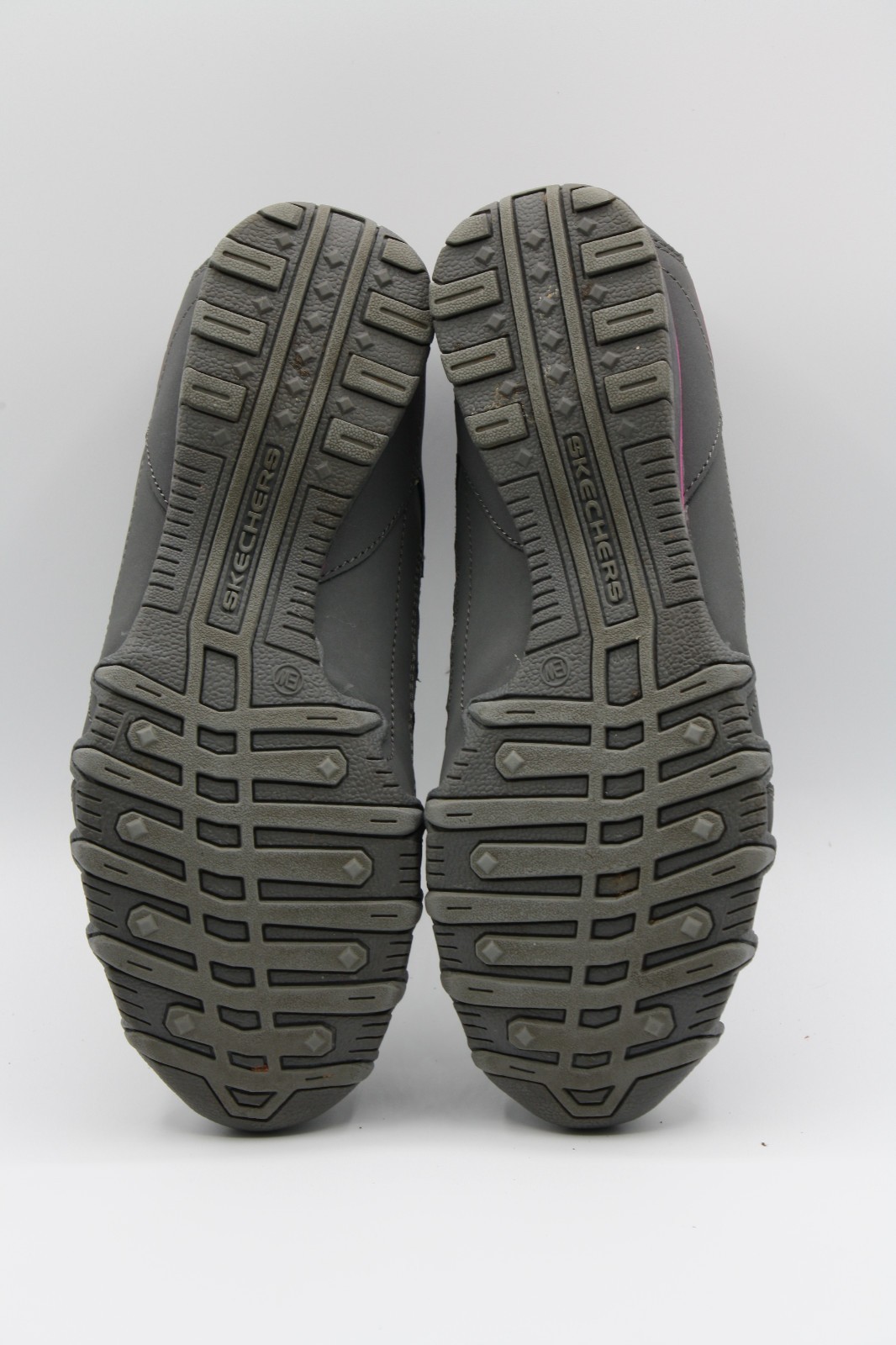 SKECHERS Biker Style Womens Slip On Shoes. Sz 8.5 EW Gray / Pink SN22406EWR