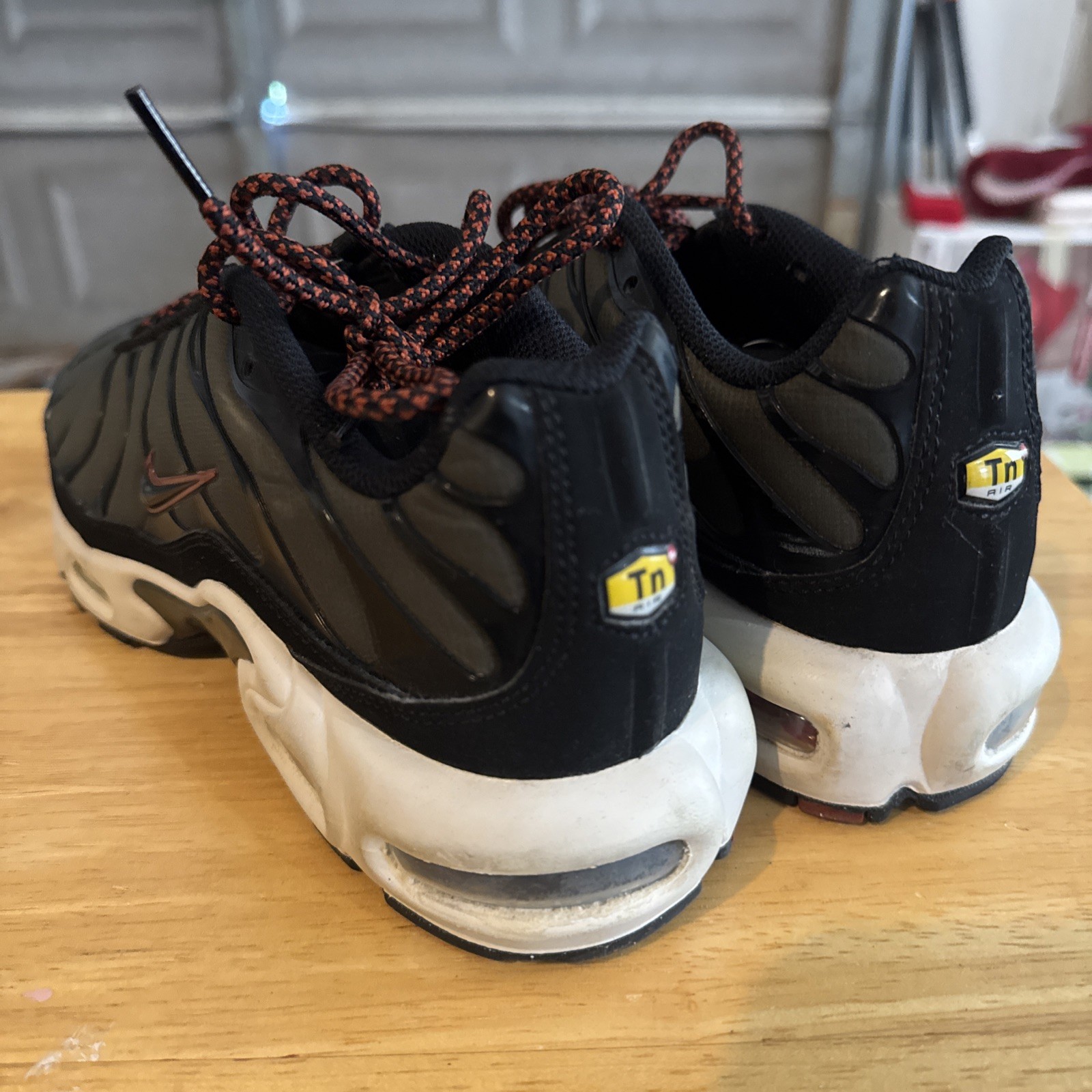 Nike Air Max Plus Athletic Black Green Running Trainer Shoes FB9722-300 Men 7.5
