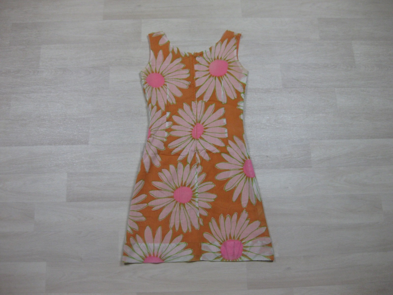 Vintage 60s Mini Sheath Shift Dress (S) Daisy Flower MOD Groovy Orange Pink
