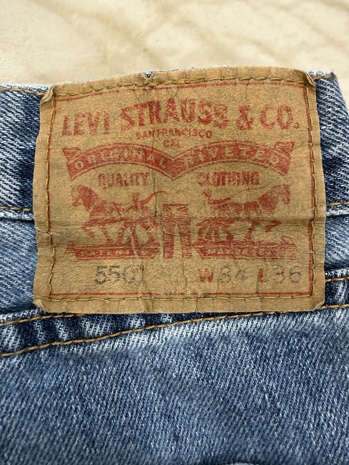 Levis 550 Relaxed Fit Medium Wash Blue Denim Jeans Mens 34×36 Great Condition!