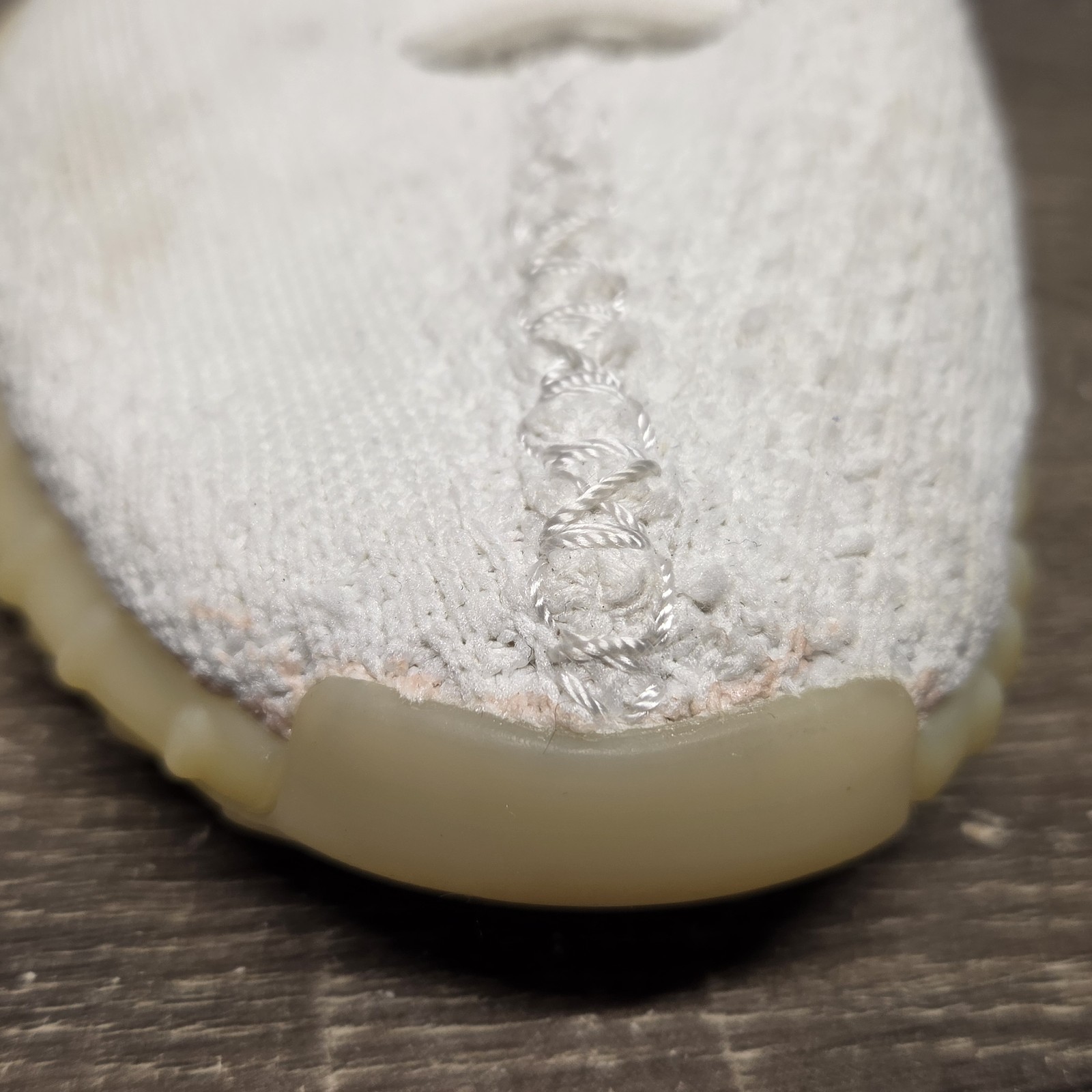 adidas Yeezy Boost 350 V2 Cream Triple White Size 7 Pre-Owned