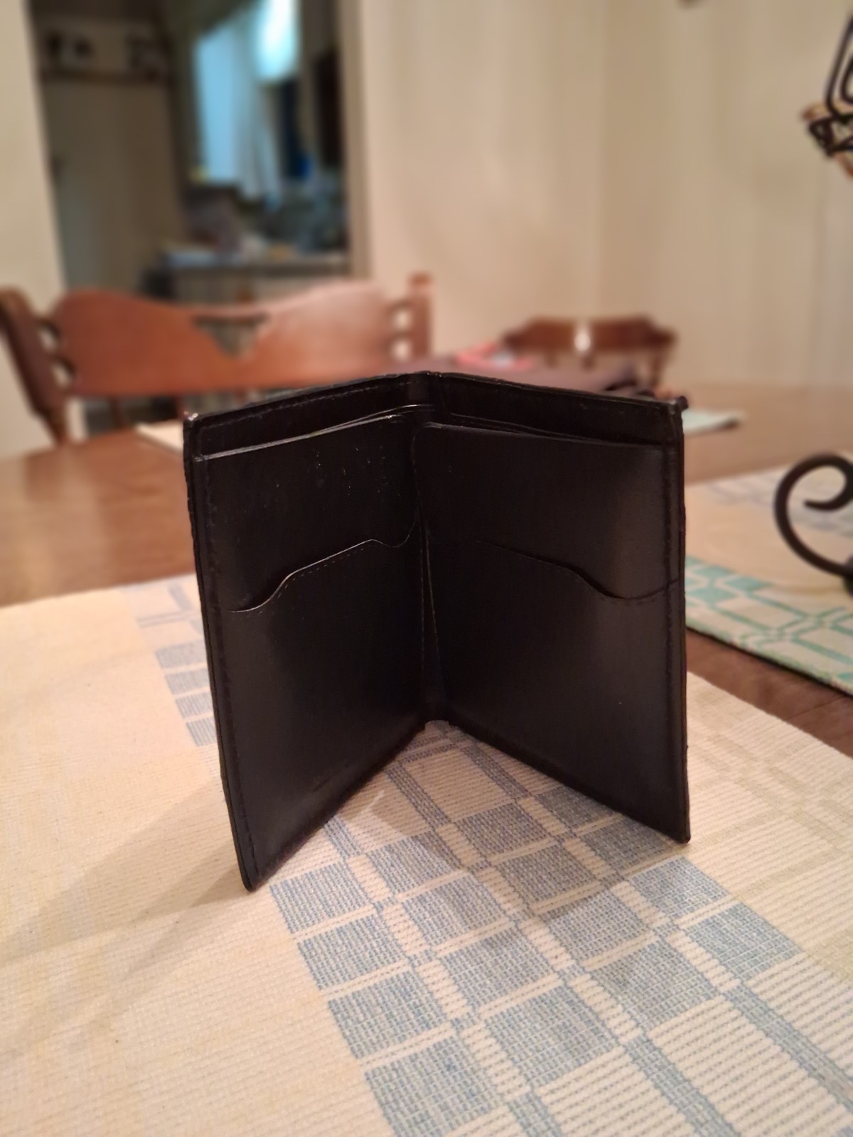 Men’s Black Solid Bifold Wallet, Folding Credit Card Slots, Card Holder Type