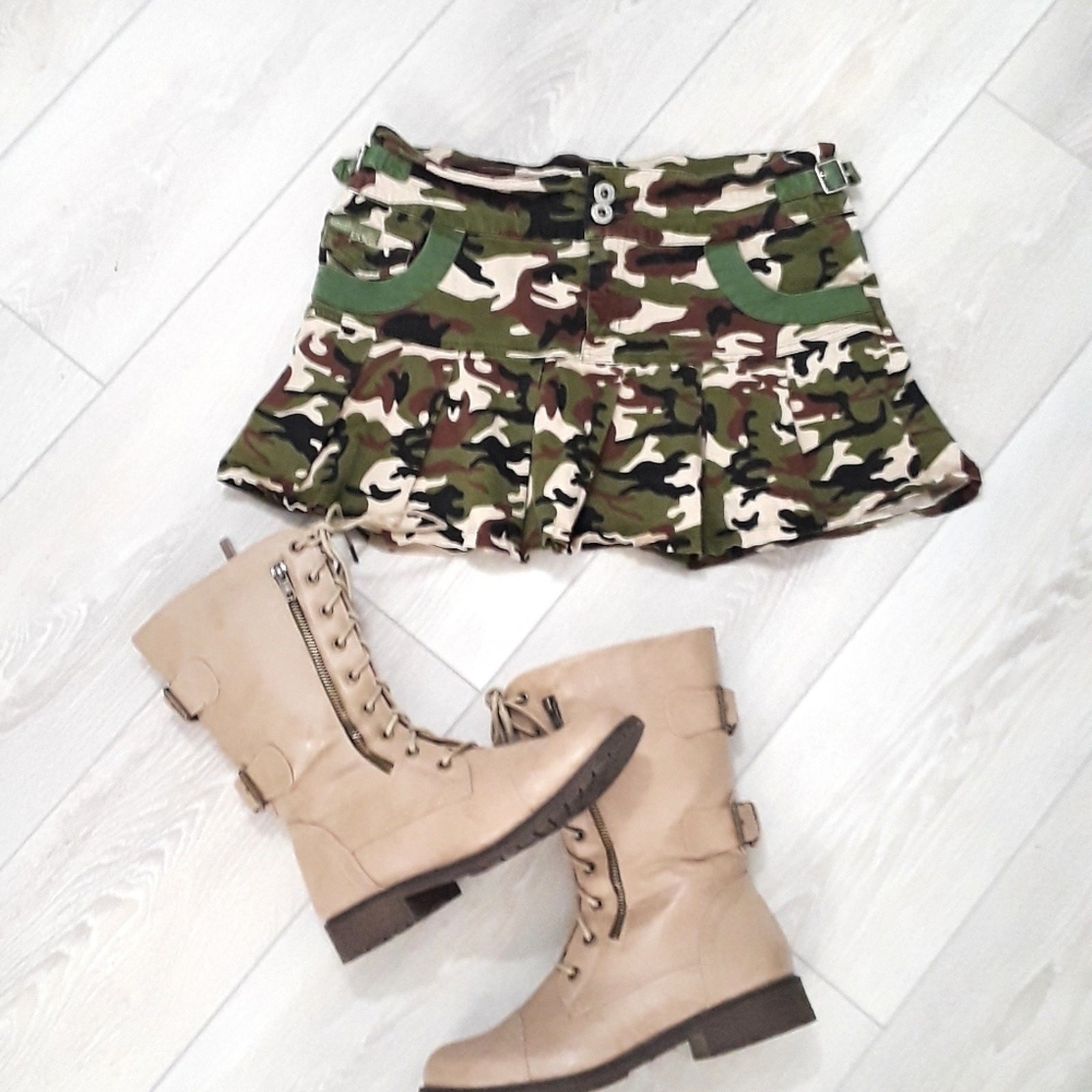 SOUTHPOLE Camouflage Micro Mini Skirt Size 7 Green Hip Hugging Pleated Peplum