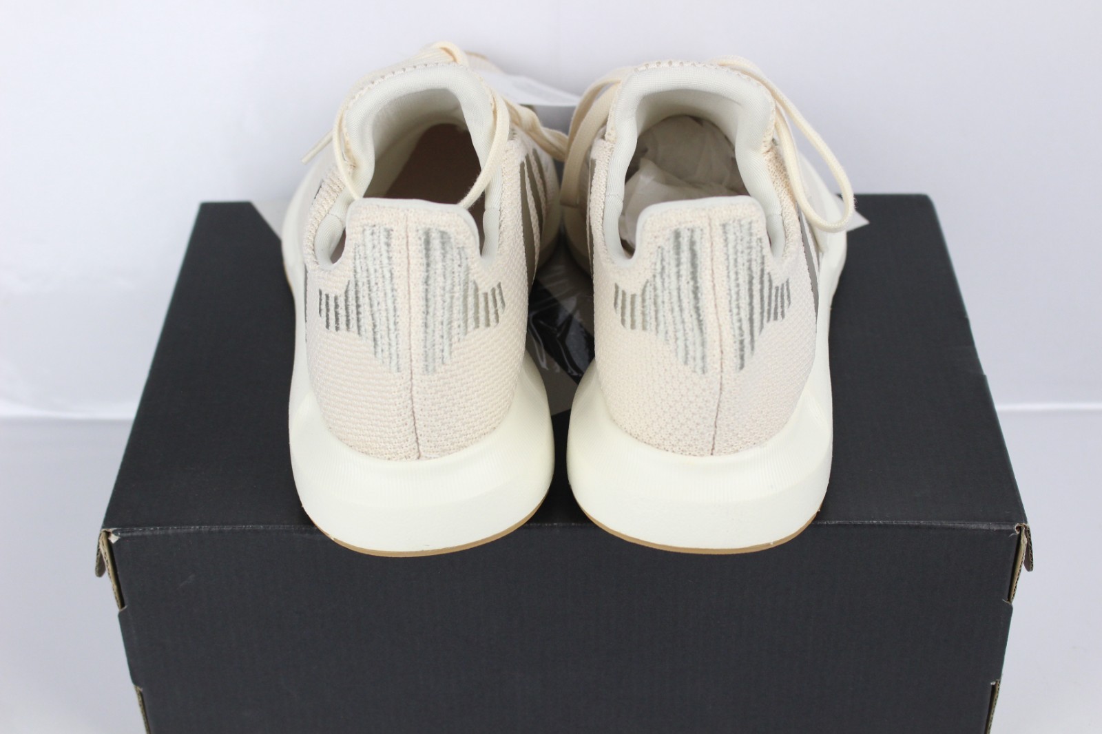 Adidas Wome’s Swift Run 1.0 Running Size 5 Wonder White Cyber Metallic Off White