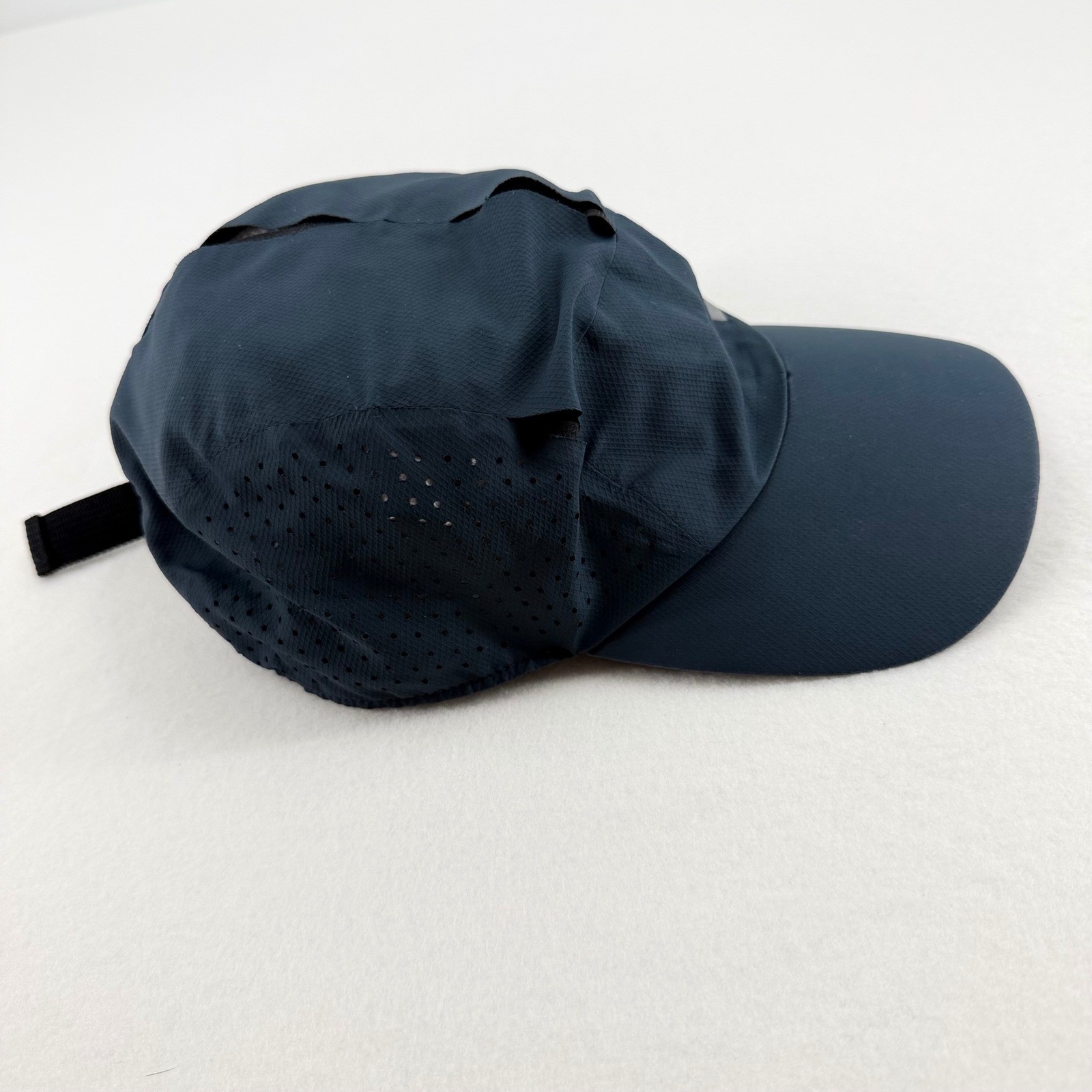 On Running Lightweight Cap Unisex OS Navy Blue Breathable Athletic Excellent
