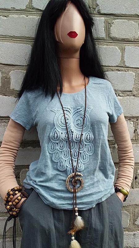 Maddison Gray Owl Applique Pattern T-shirt Size S