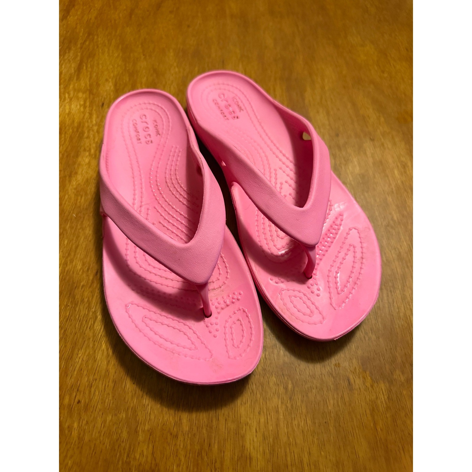 Crocs Kadee II Flip Flops Womens 6 Electric Pink Sandals Iconic Comfort Summer
