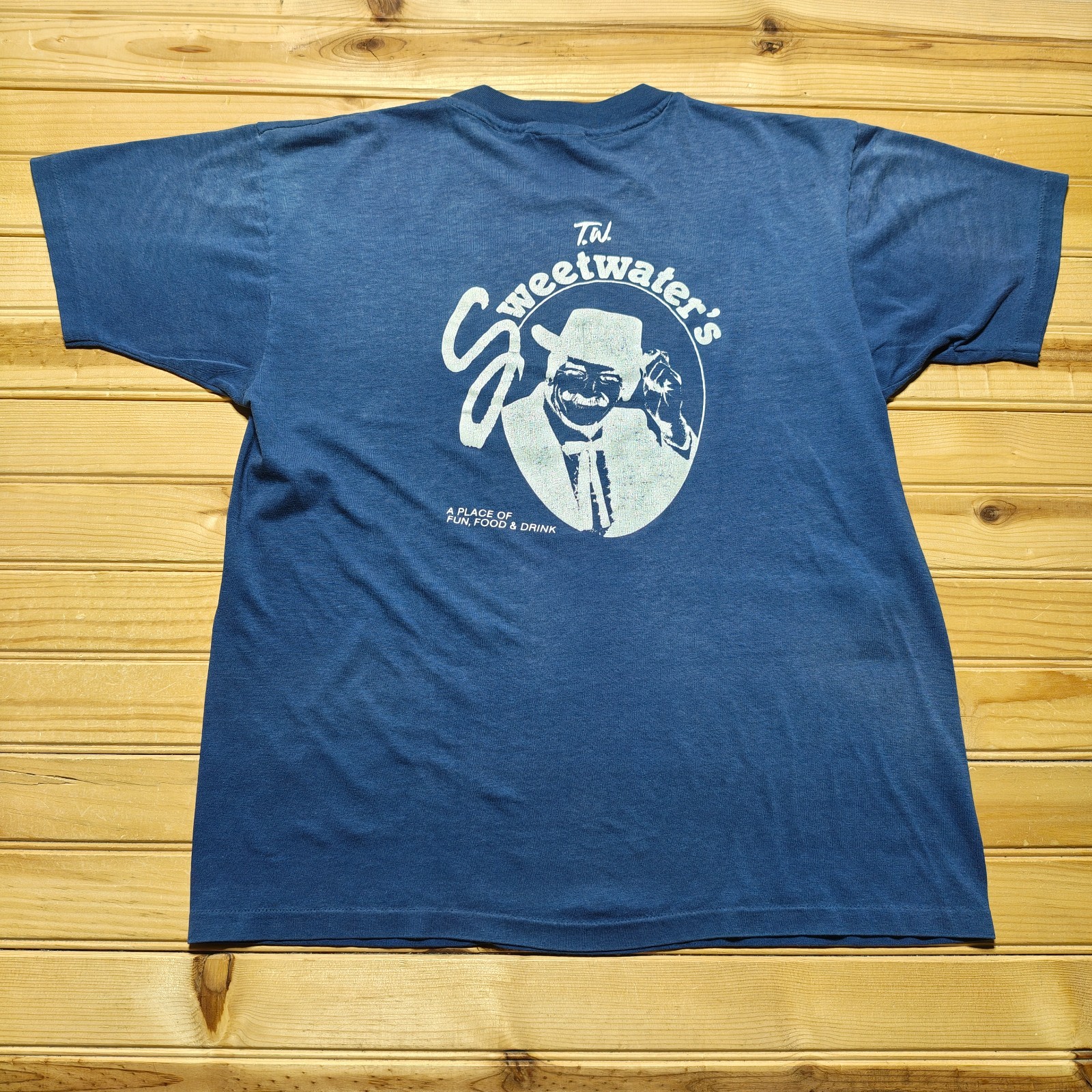 Vintage 80s Hanes T.W. Sweetwater’s Beer Club Bar Restaurant T-Shirt USA – Large