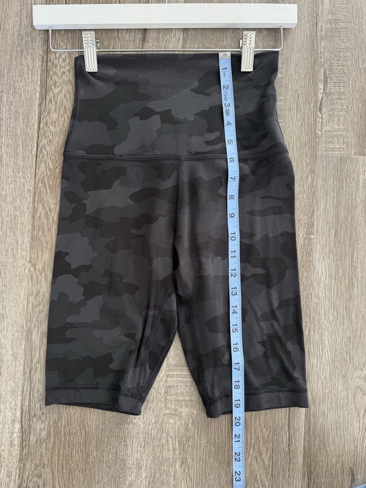 Lululemon Align High Rise Bike Shorts Black Gray Camo Women’s 4 Yoga Athletic