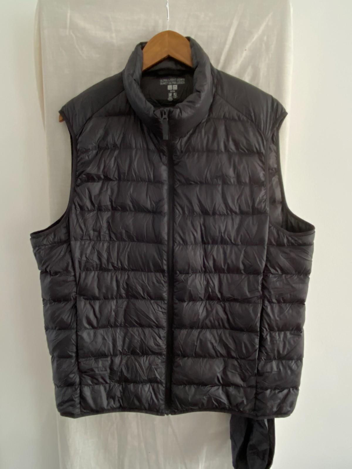 UNIQLO Black Ultra Lightweight Full Zip Packable Down Gilet Size XL