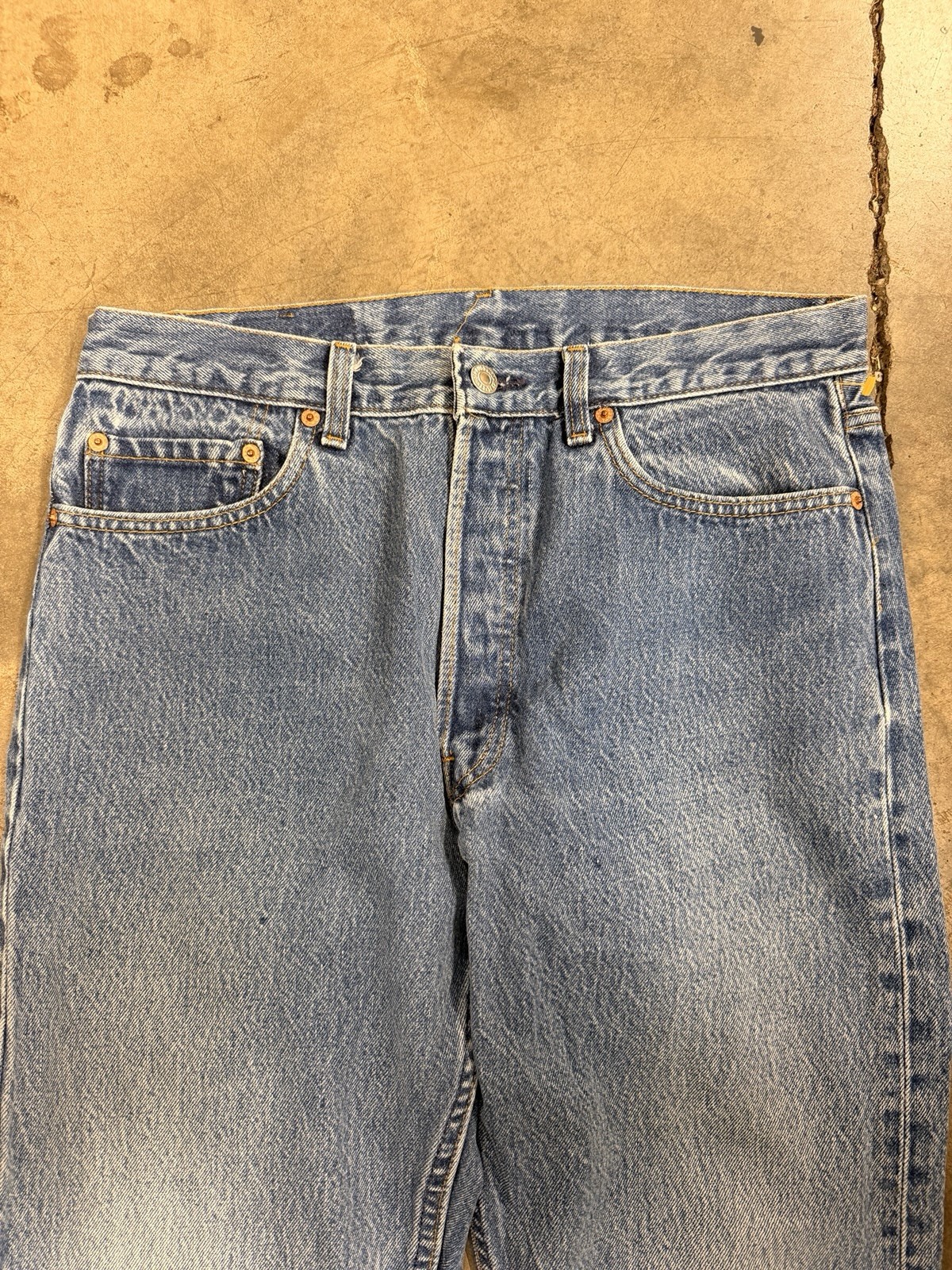 Vintage 80’s Levi’s 501 32×31 Made in USA button fly denim jeans