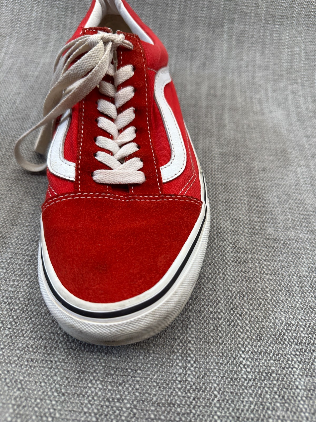 Vans Old Skool Unisex M7.5/W9 Skateboarding Shoes Red Suede Athletic Sneakers