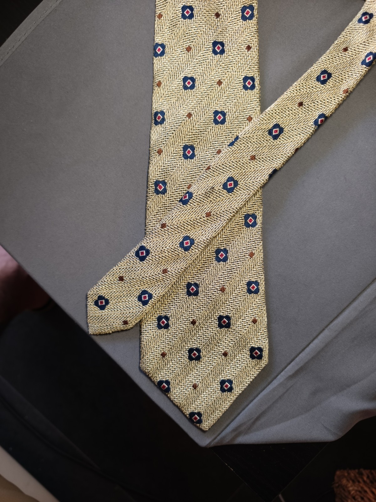 Brooksfield – Solid Color Silk Geometric Pattern Tie Made in Italy