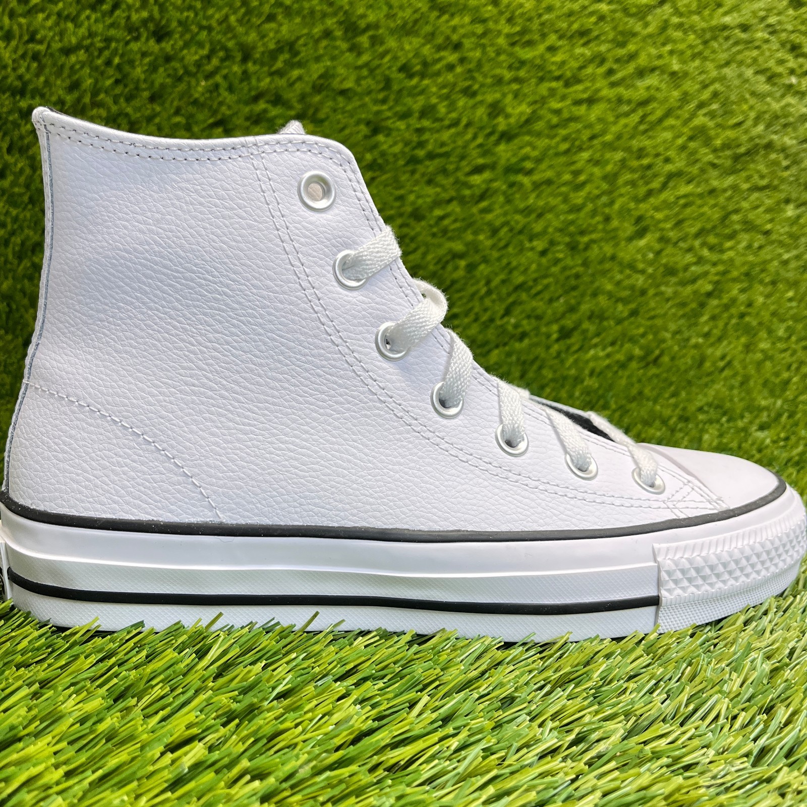 Converse CTAS Pro Leather Hi Womens Size 7.5 White Athletic Skate Shoes Sneakers