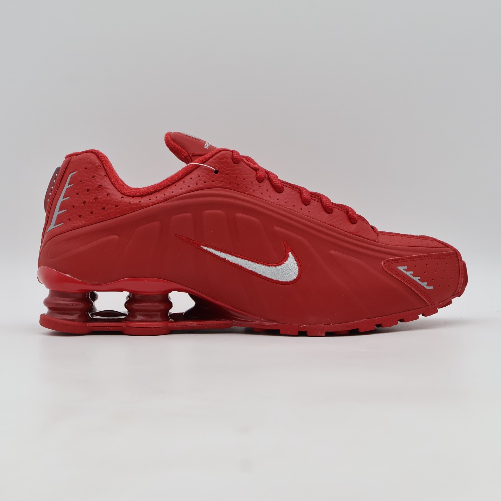 IQ0608-687 Nike Shox R4 Gym Red Metallic Silver (Men’s)