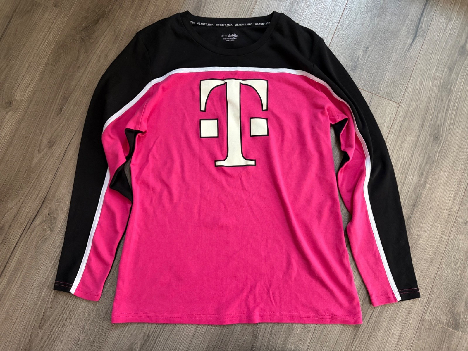 T-Mobile Shirt Womens Large Black Pink Logo Long Sleeve Work Retail Employee