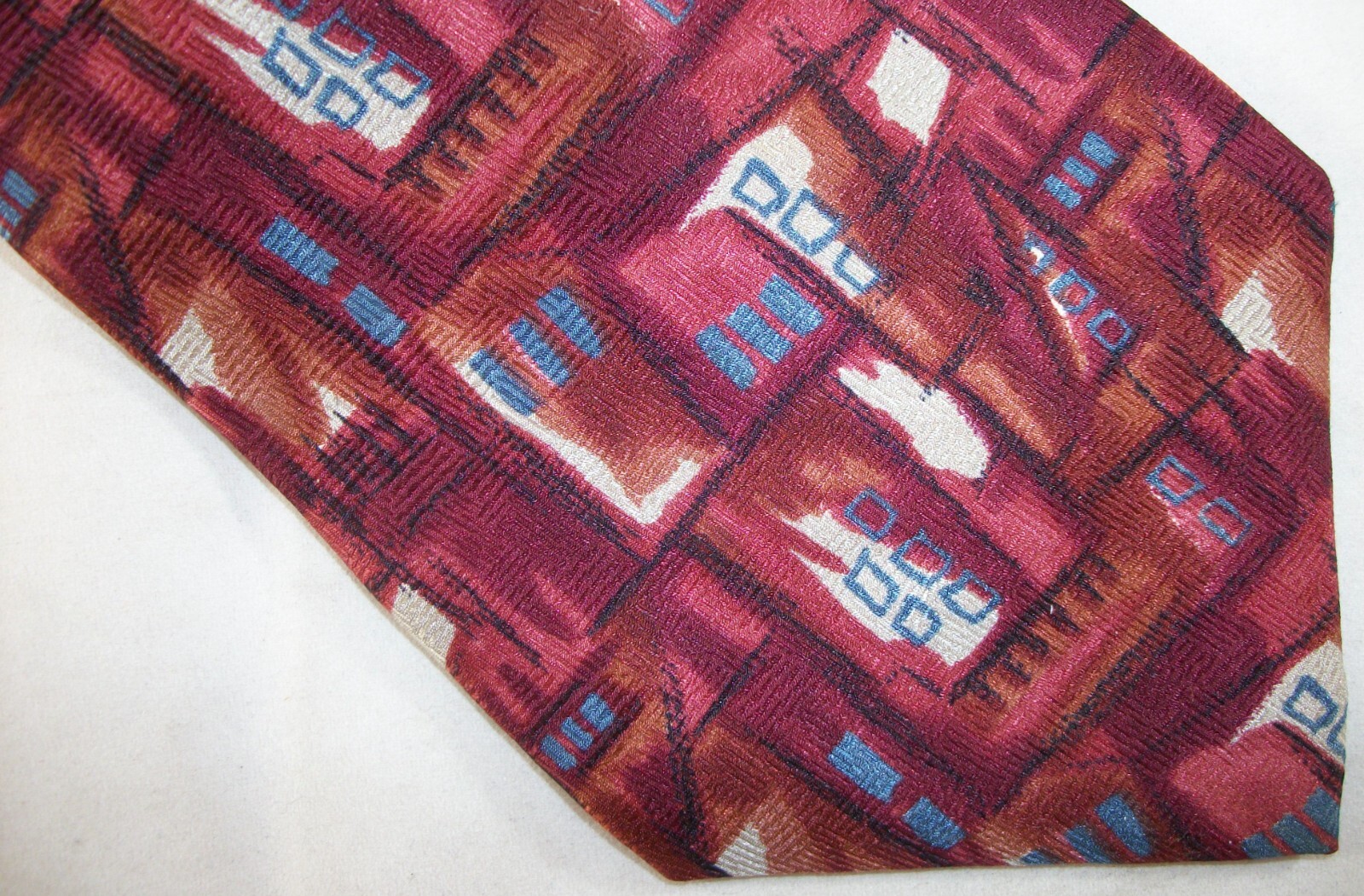 NEW DIRECTIONS Red, Brown Abstract Artsy Silk Neck Tie 57″ Long x 4″ Wide (E936)