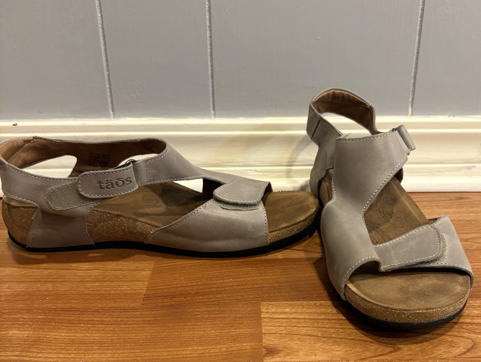 Taos Taupe Gray Leather Cross Strap Slingback Sandals Comfort Shoes sz 10 10.5