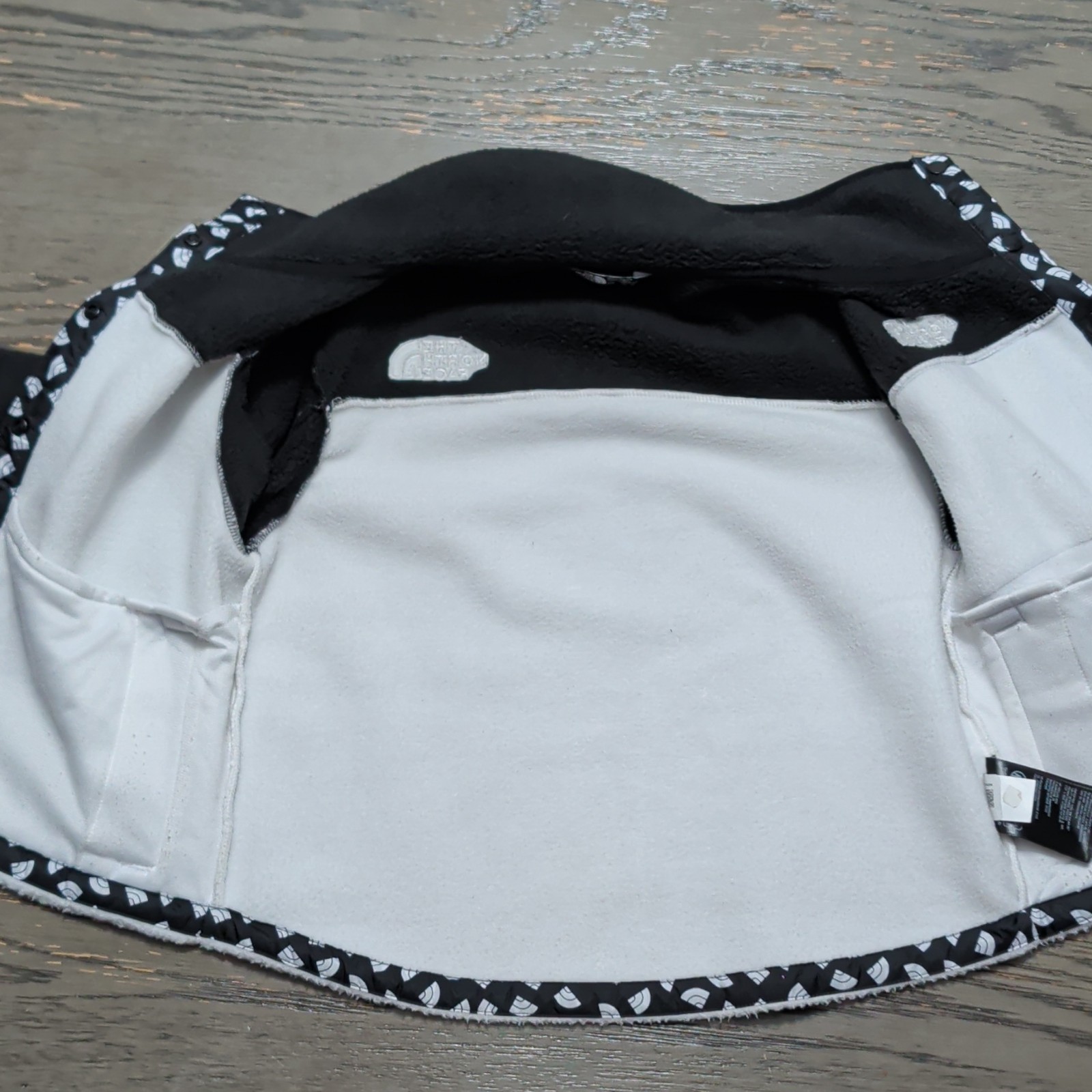 The North Face Kids L/G Size 12 Black w/ White Logo Pattern