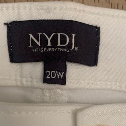 NYDJ Optic White Briella Chino Shorts Plus Size 20W Lift Tuck Stretch Twill