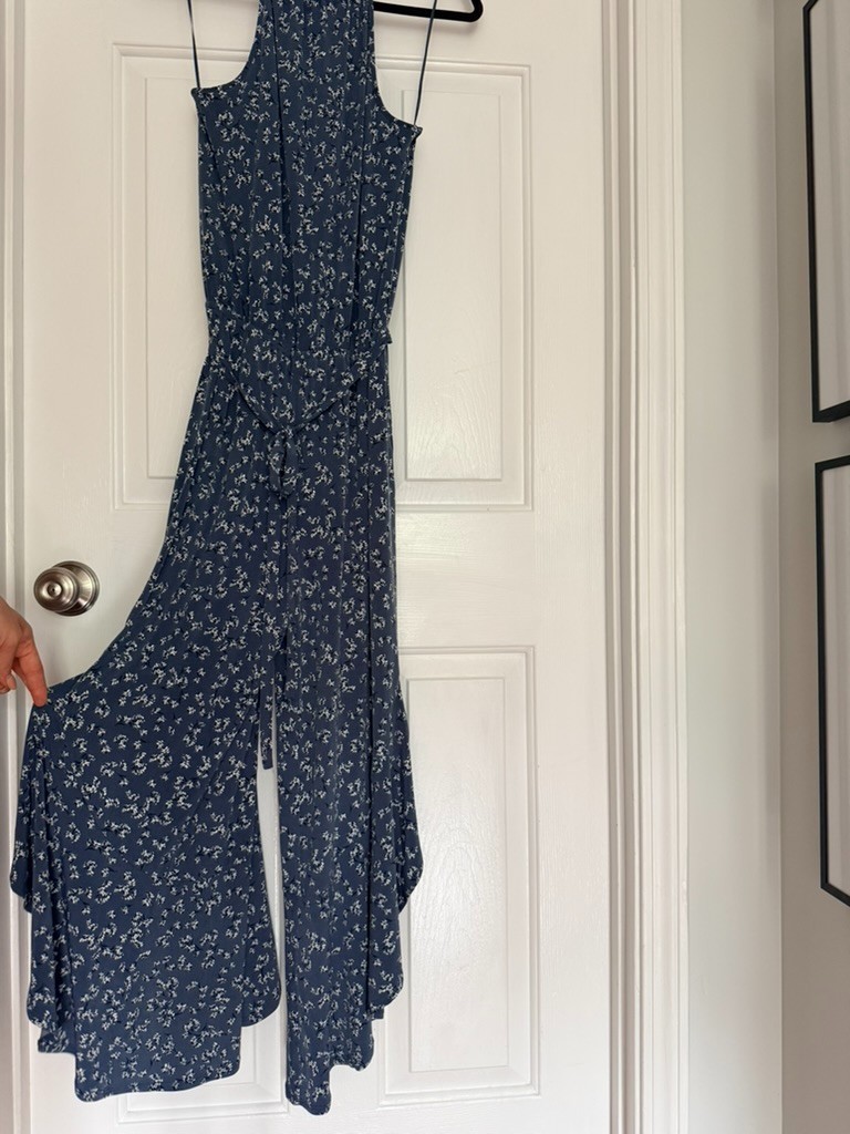 1.STATE Blue Floral Wide Leg Jumpsuit Small Ruffle Overlay High Neck Tie Waist