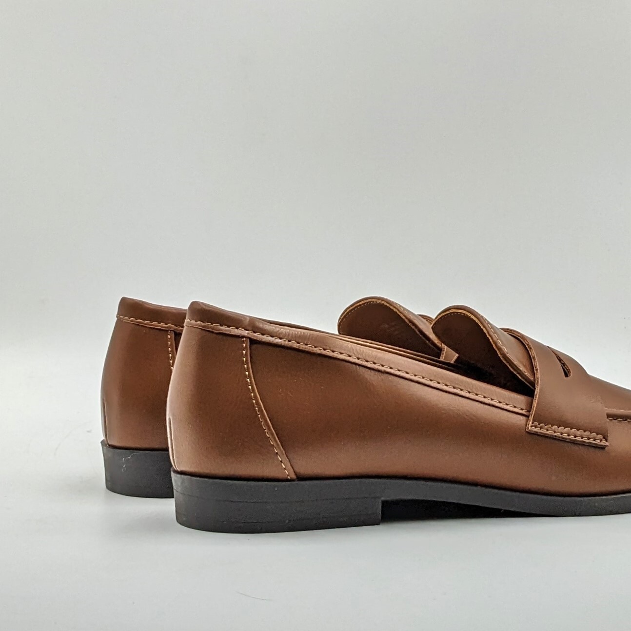 Kensie “Gitty” Women’s Slip-On Penny Loafer w/Padded Footbed (Cognac) – NEW