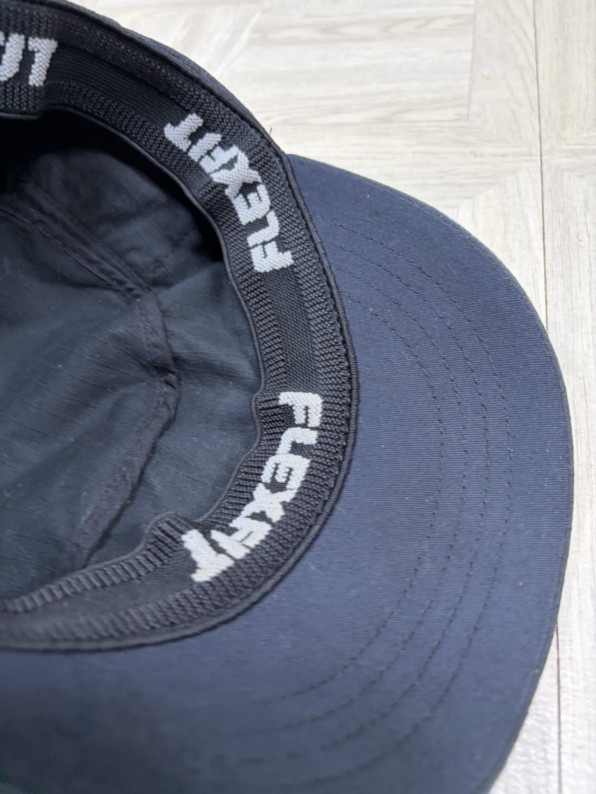 Kangol Black Flexfit Army Cap Hat Kangaroo Logo Lightweight S/M
