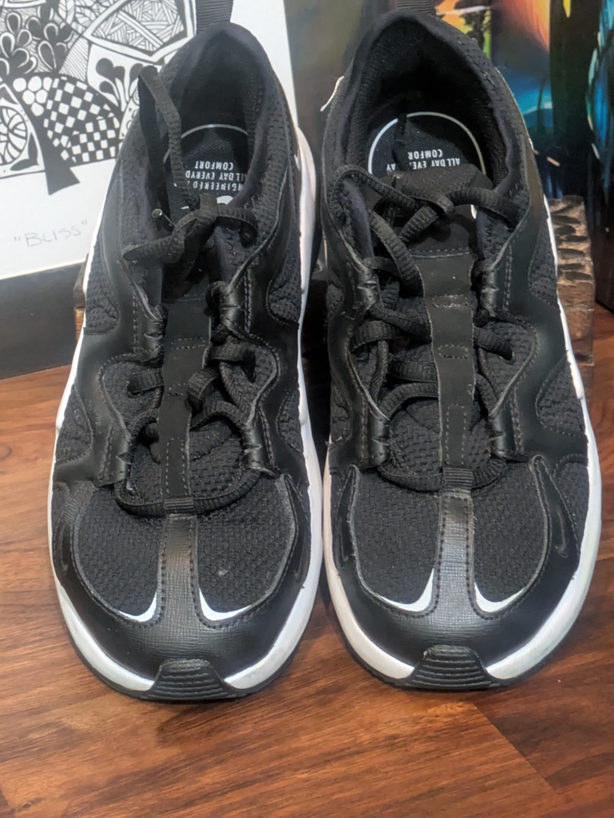 Nike Air Black White Cushioned Mesh Synthetic Low Top Lace Up youth Sneakers 6 Y