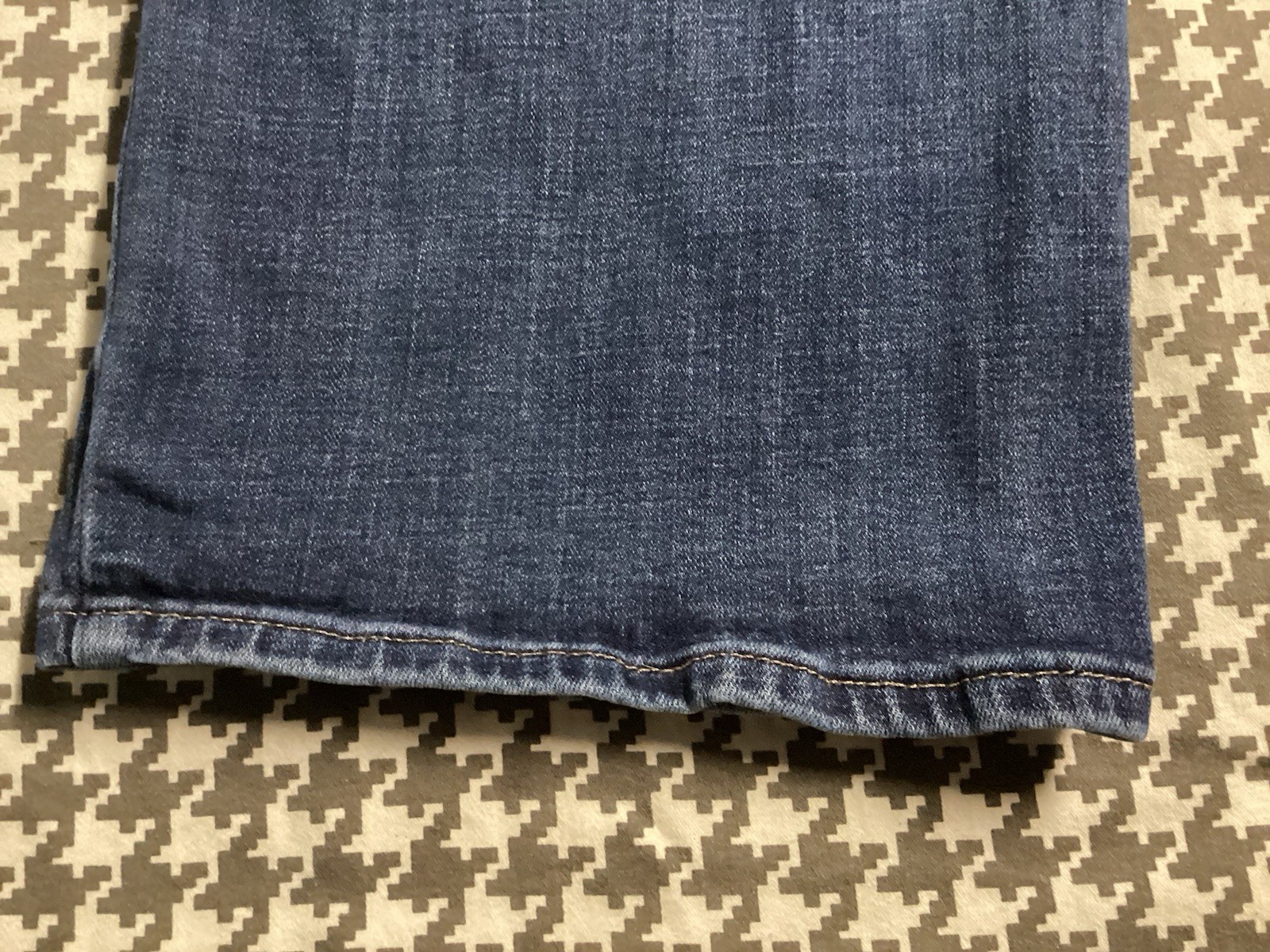 Levis Jeans Womens 26W M Blue Denim Classic Straight Leg Dark Wash