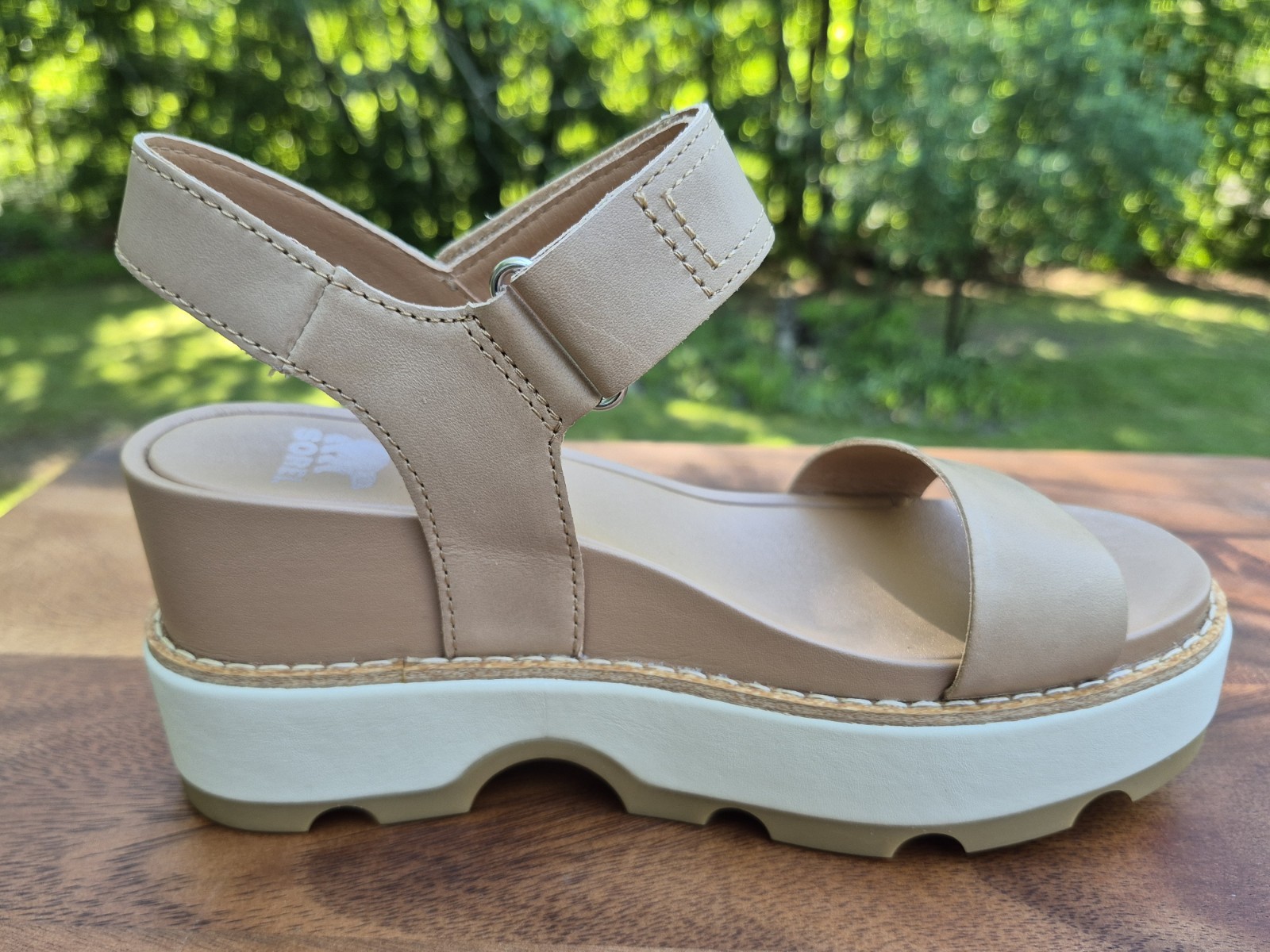 NIB SOREL Joanie IV Y-Strap Wedge Sandals, Honest Beige & Bleached Ceramic, 6M