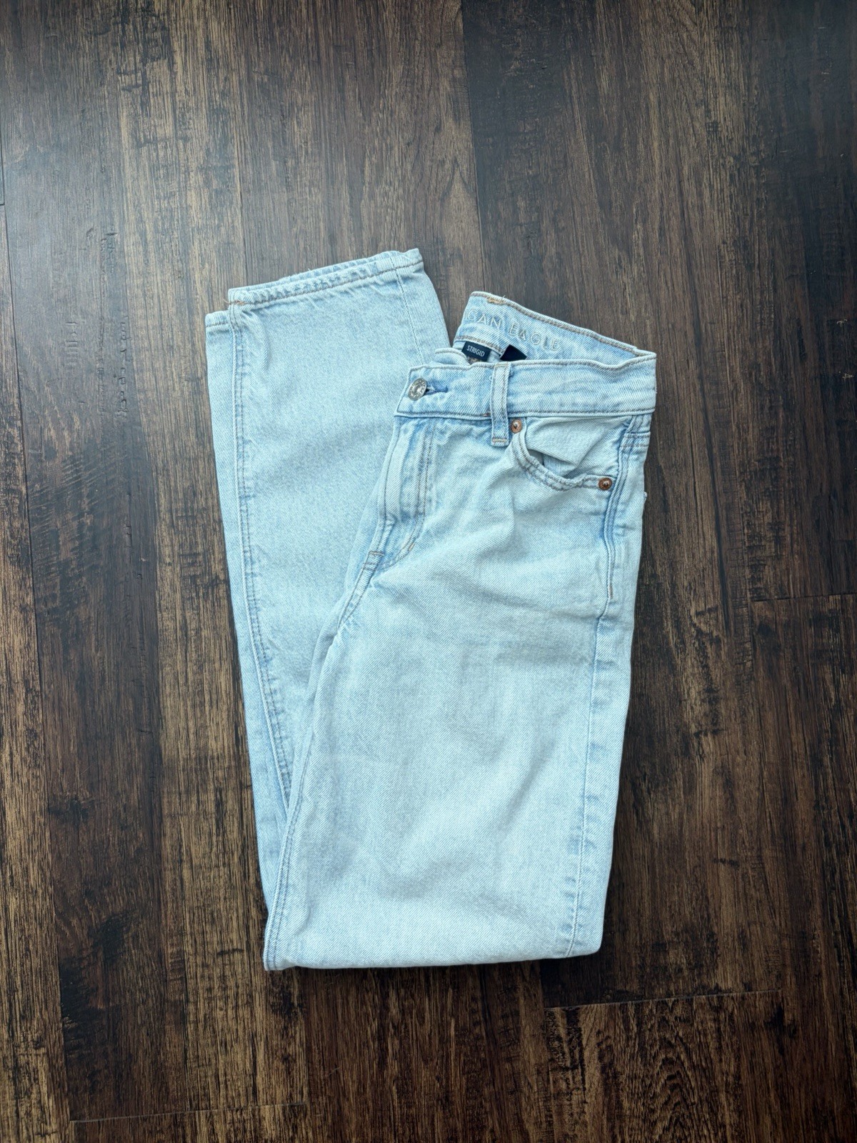 American Eagle STRIGID Light Wash High Rise Mom Straight Jeans Women’s 000