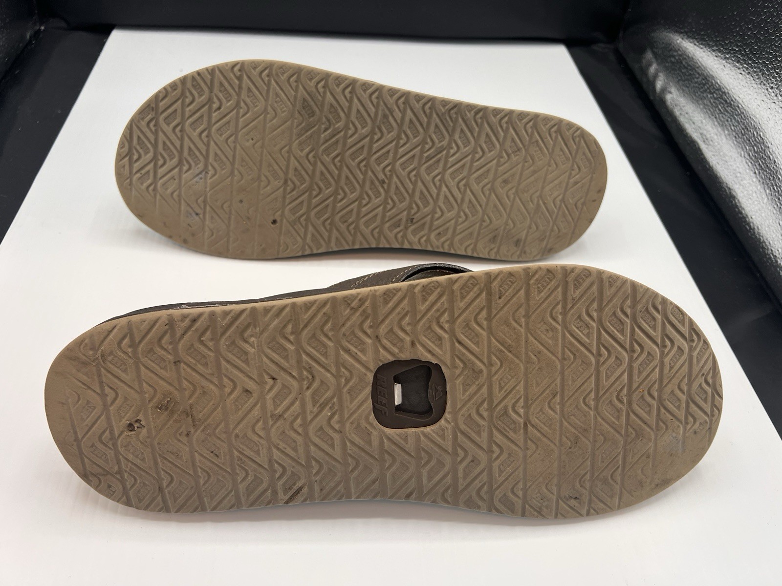 REEF Element TQT Men’s 12 Brown Flip-Flop Sandals Bottle Opener EU 45