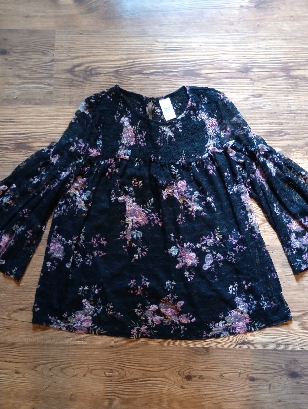 Time and Tru Peasant Black floral lace women’s size S smocked yoke top EUC