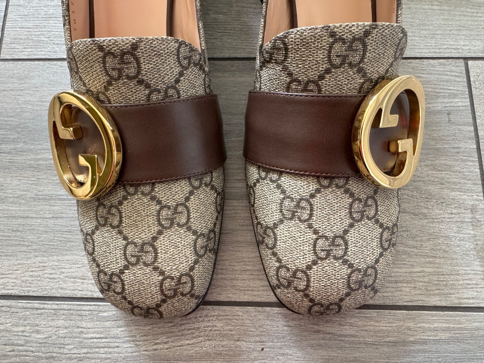 AUTHENTIC GUCCI SUPREME MALAGA KID BEIGE/EBONY PUMPS, DUST BAG, NIB $990, 38.5