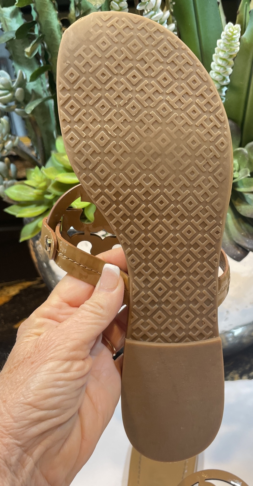 Tory Burch Miller Tan/ Nude Patent Leather Sandals Sz 9 1/2 9.5 M Read/See Pics