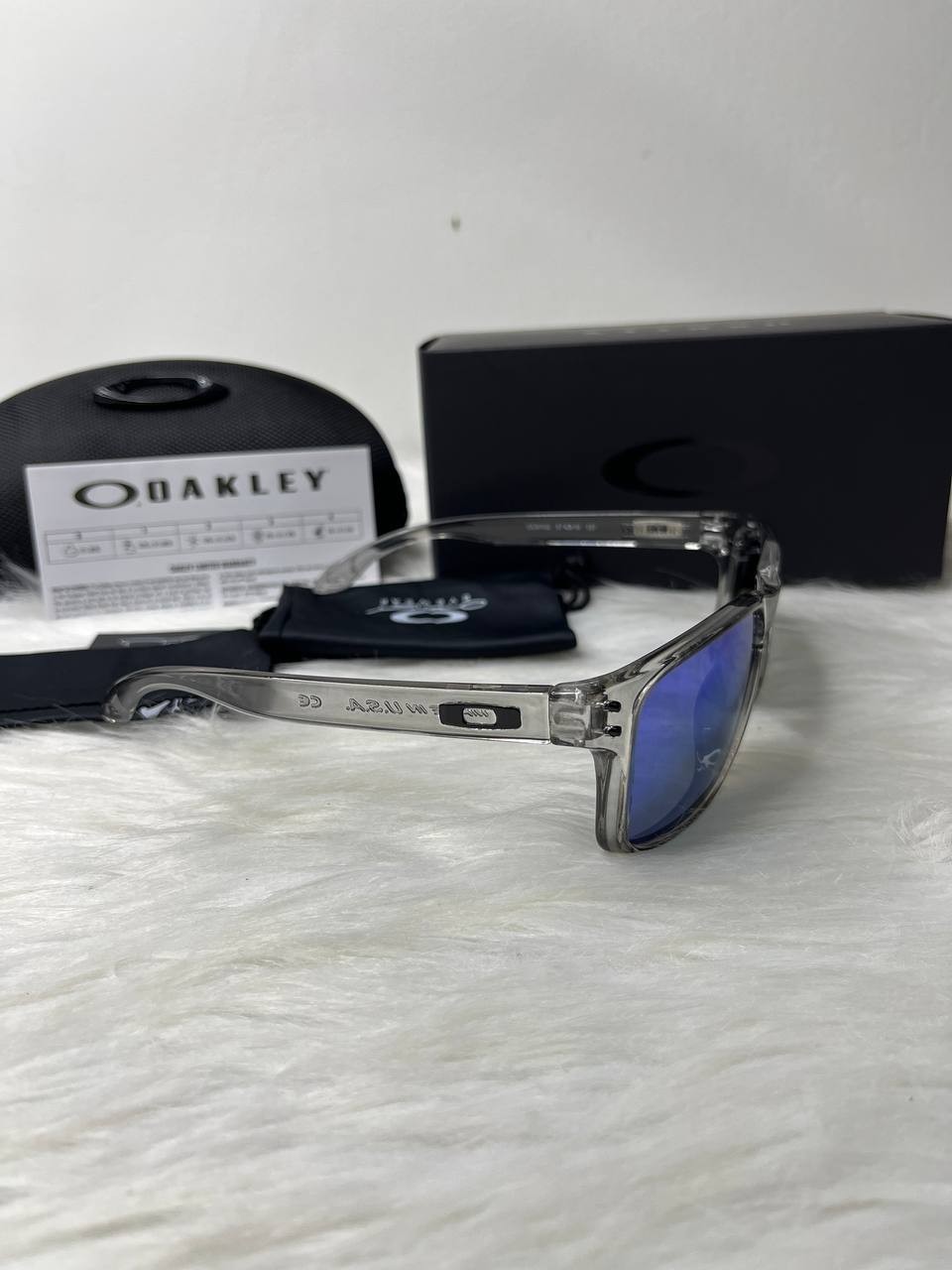 Oakley Holbrook Sunglasses Grey Smoke Clear Frame Blue Mirror Polarized Lens New