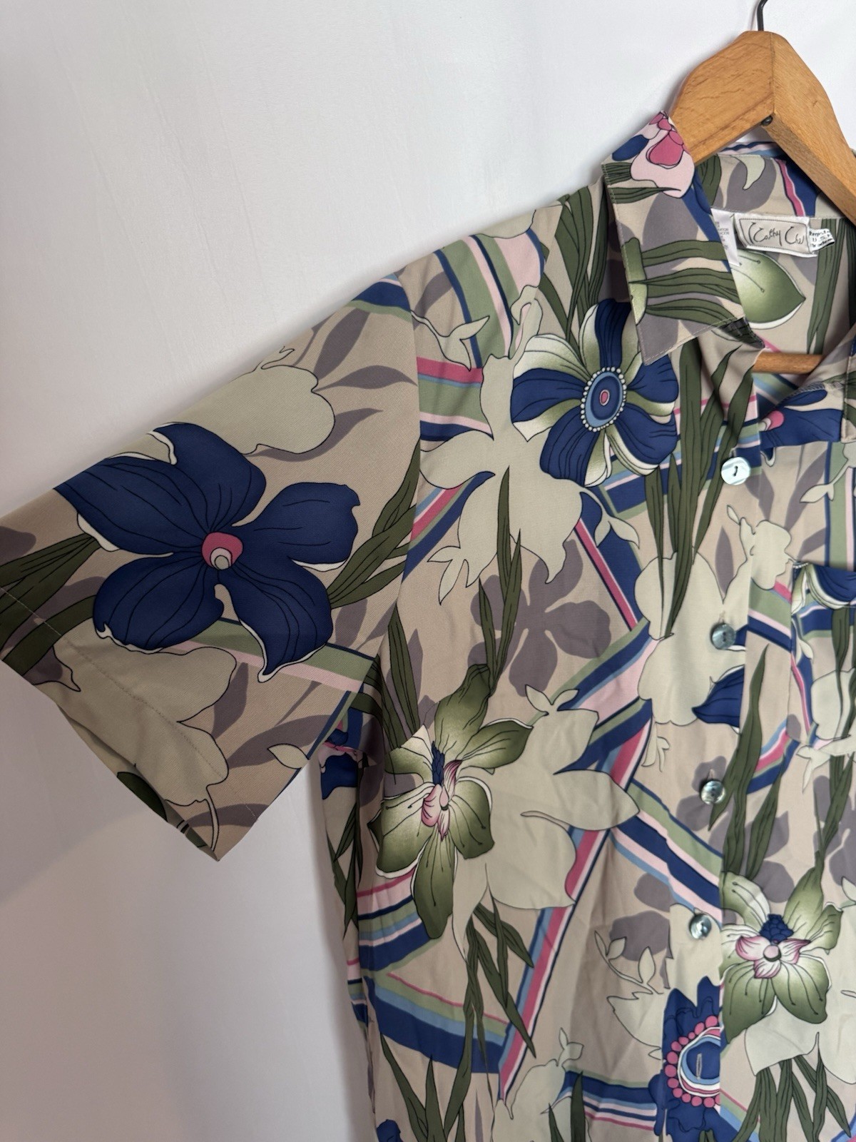 Kathy Che Floral Button Front Blouse Women’s Size 14 Beige Blue Short Sleeve