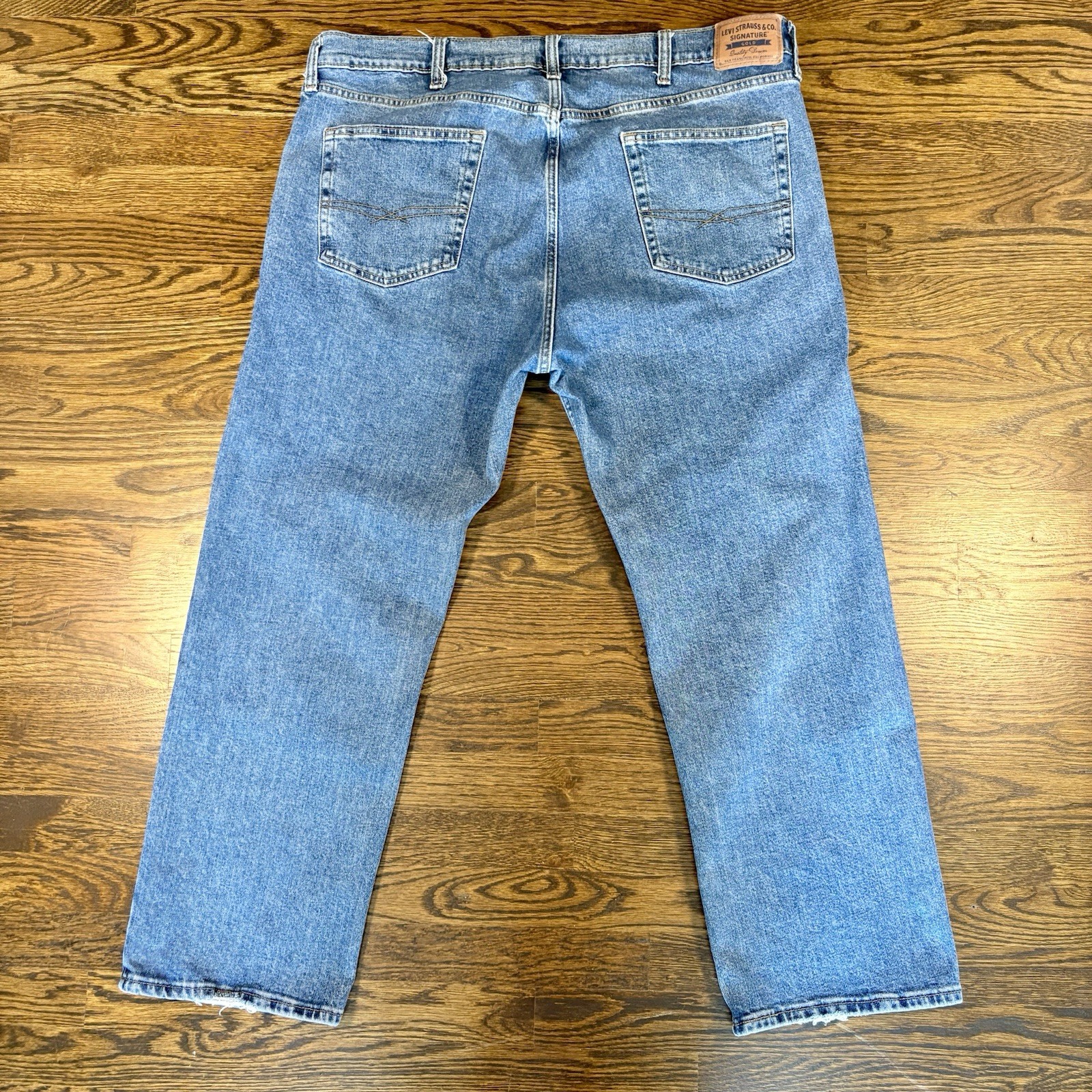 Signature by Levi Strauss Men’s Regular Fit Straight Leg Jeans Blue Denim 42×30