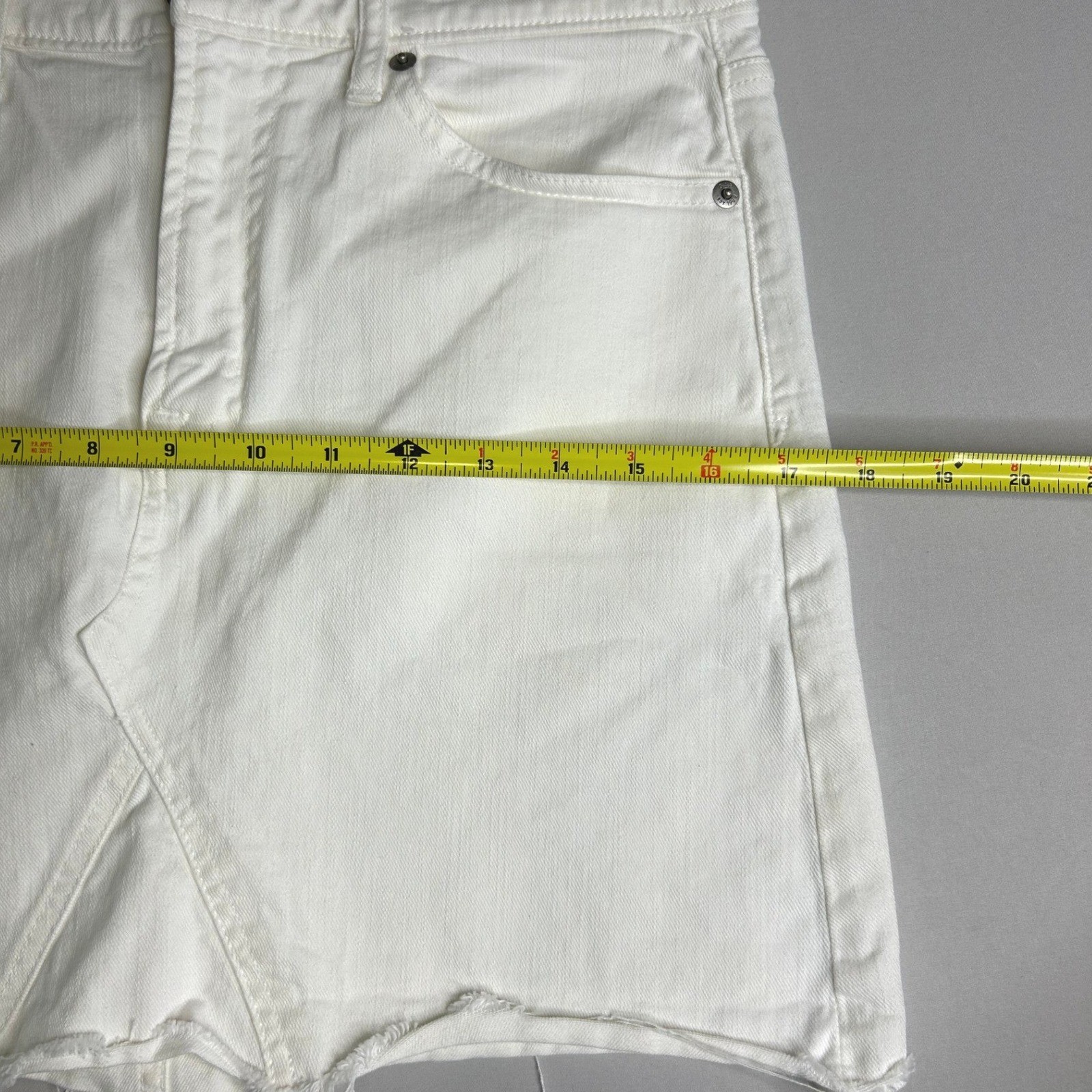 Gap Denim White Cutoff Mini Skirt Raw Hem Size 27 Zipper Fly 5-Pocket