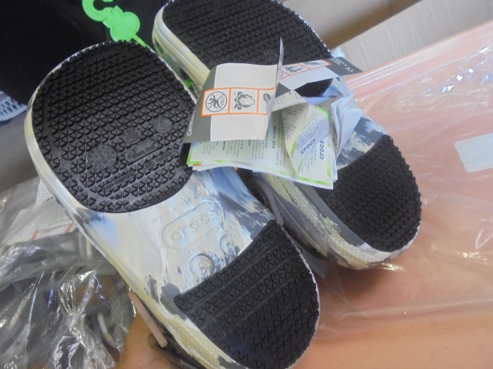 New Crocs Classic Adjustable slip resistant Graphic Clog Men’s 5 Women’s 7 grey