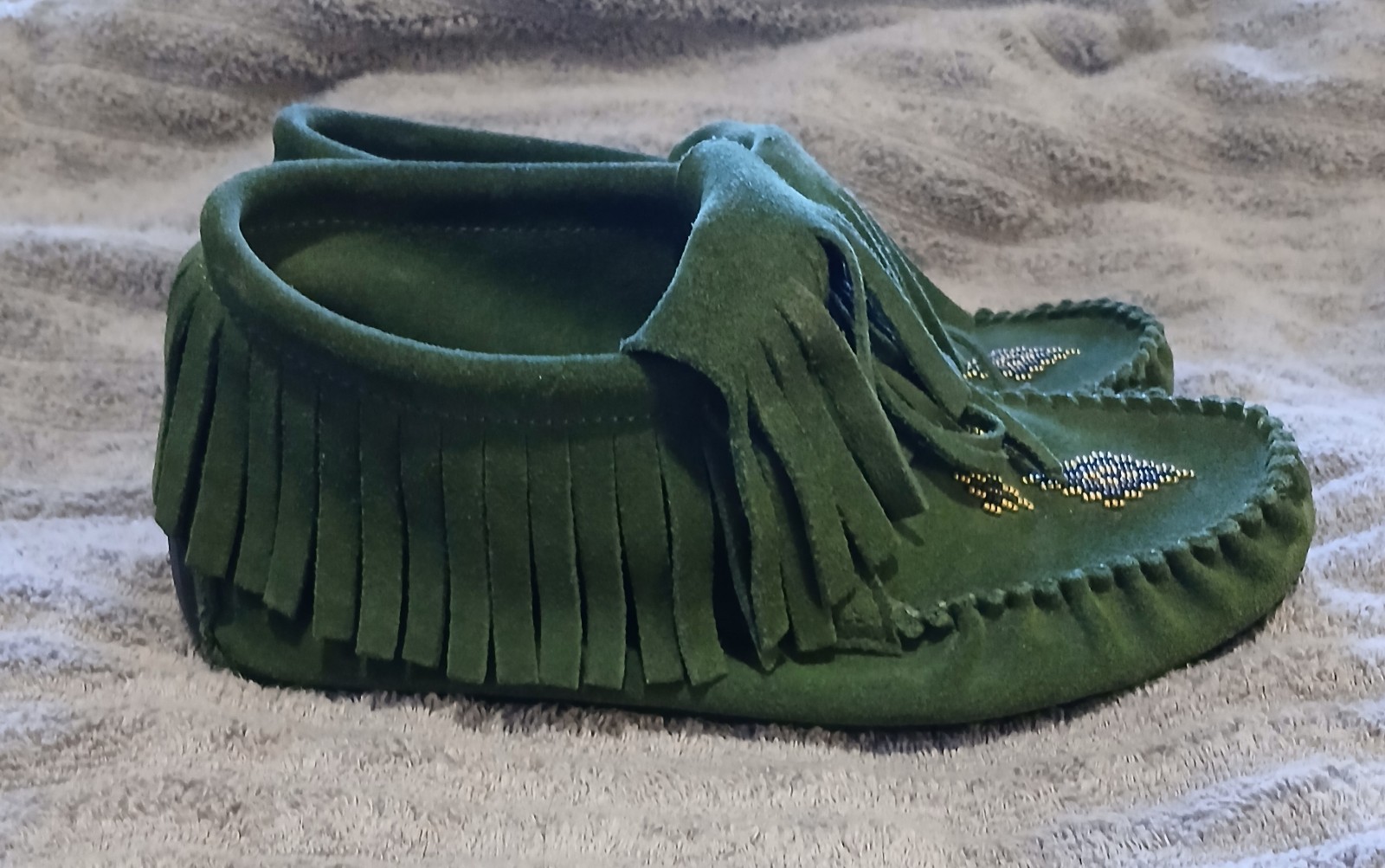 Manitobah Mukluks Olive Beaded Fringe Suede Moccasin Boots Vibram Sole Womens 10
