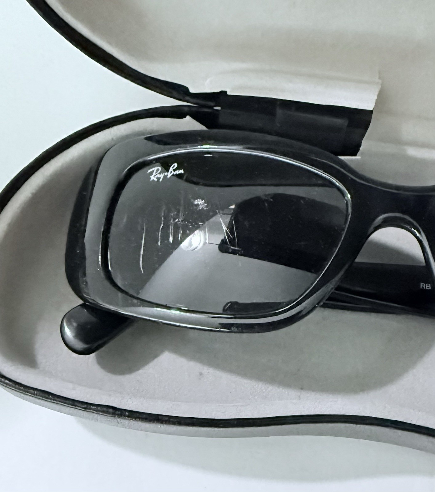 Ray-Ban Sunglasses RB 4122 601/71 3N Polished Black Frames With Case (scratched)