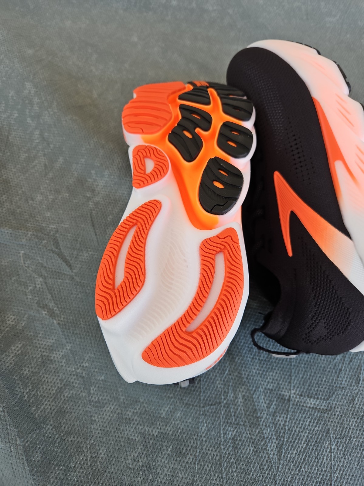 Brooks Glycerin Flex Black/Orange Size 11 Mens Medium Width. New No Box.