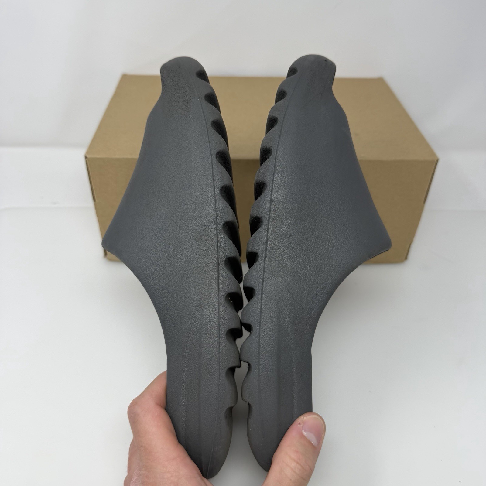 Adidas Yeezy Slide slate grey Size 11 MEN – ID2350 – 2023