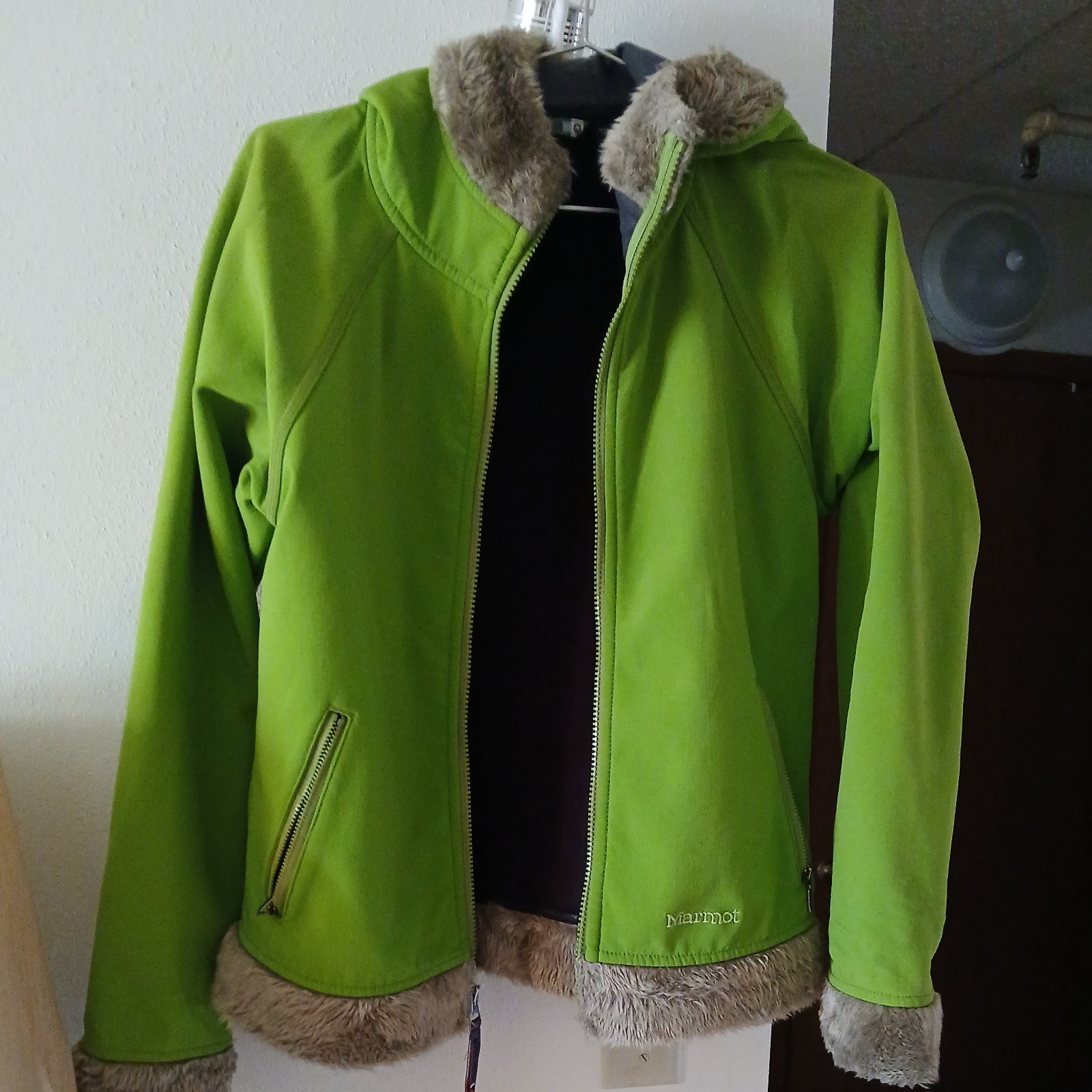 Women’s Marmot Furlong Softshell Jacket Faux Fur Lined Hood Green Size Medium