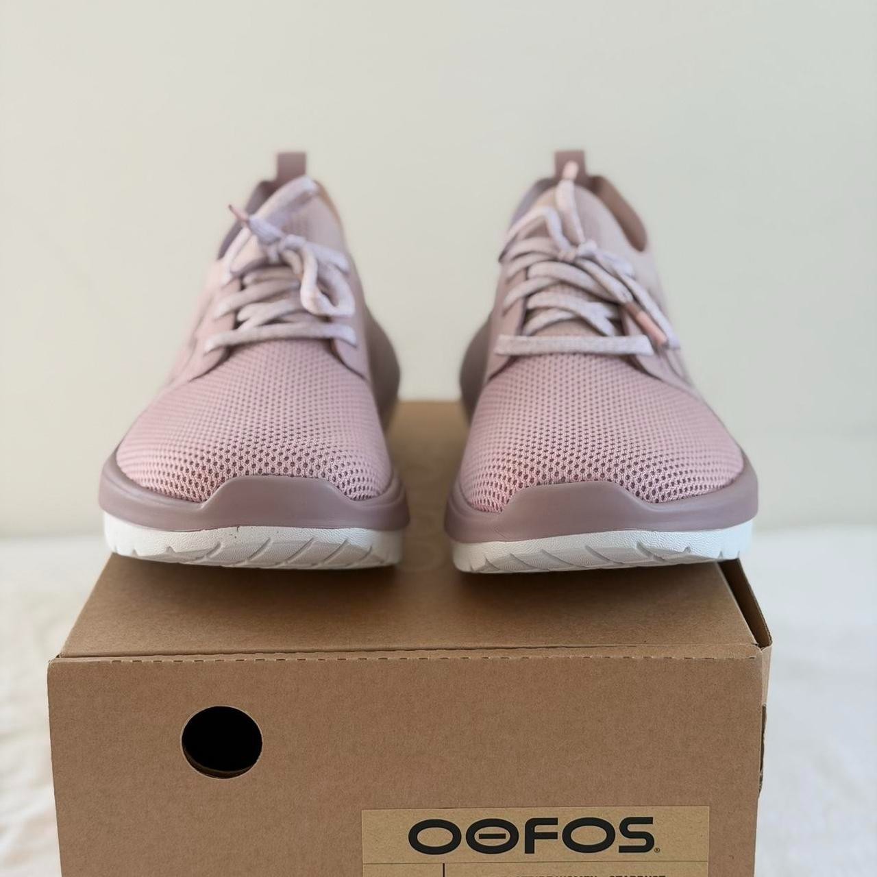 Oofos Women’s OOmy Stride Lace Up Shoe in White and Stardust, Size 8