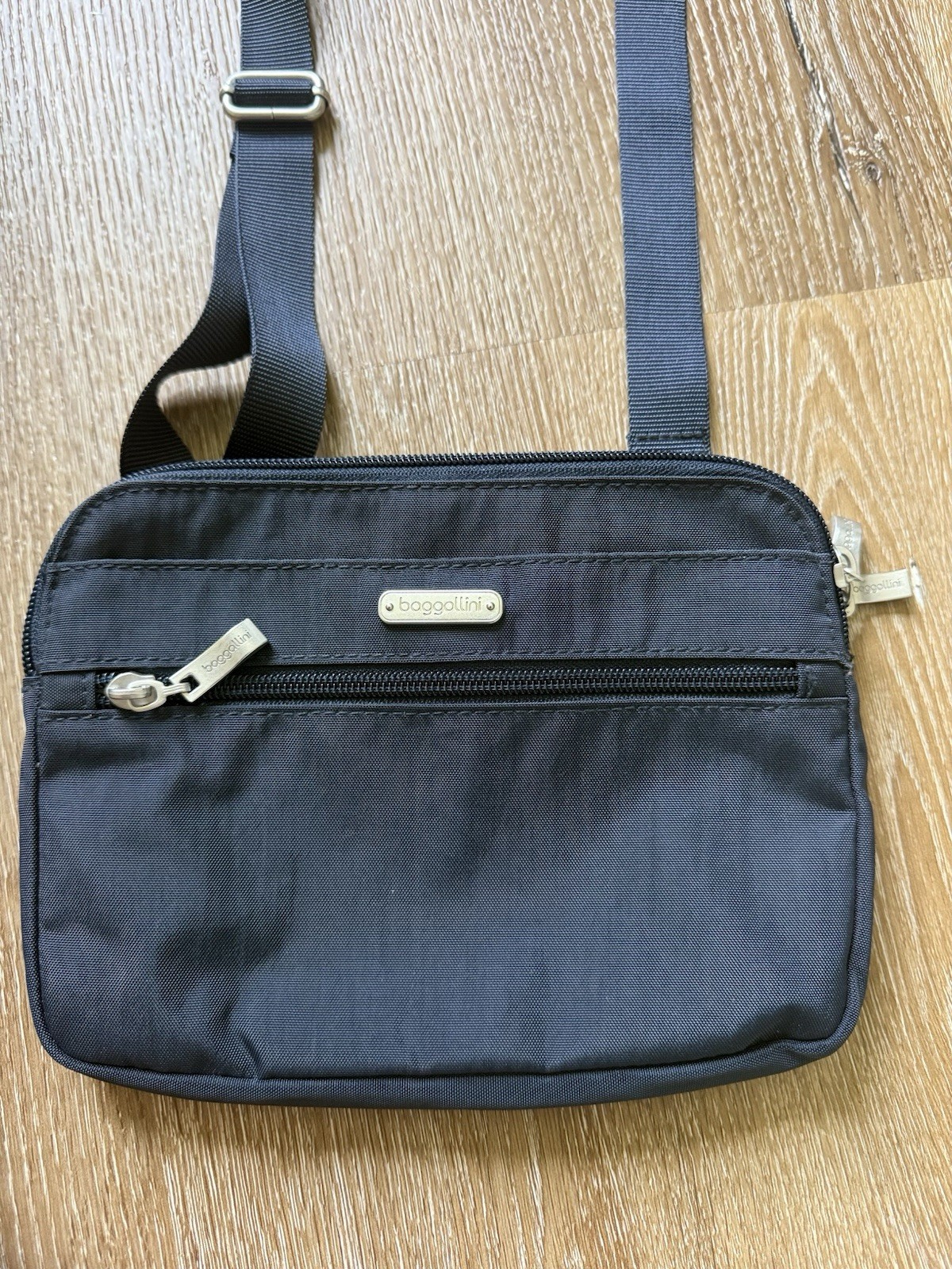 Baggallini Double Zip Medium Crossbody Bag In Navy EUC! MSRP $75